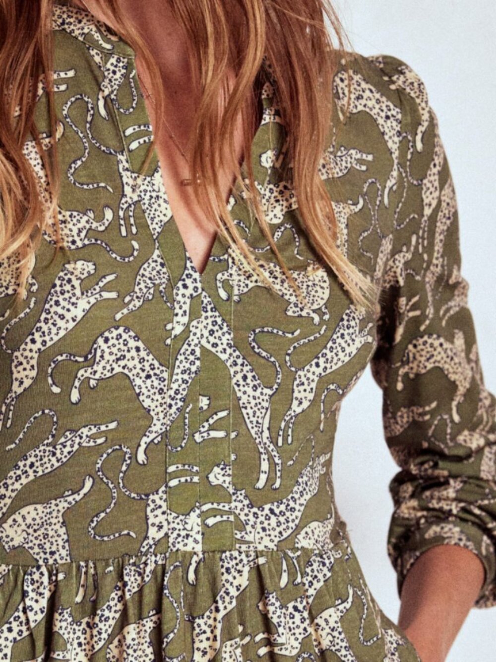 Boden | Woodland Leopard Print Naomi Relaxed Jersey Dress Green | Size 16-18* - Picture 2 of 16